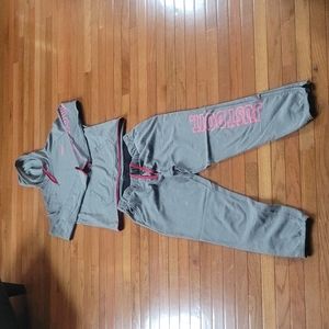 Nike dri-fit sweatpants and sweatshirt.